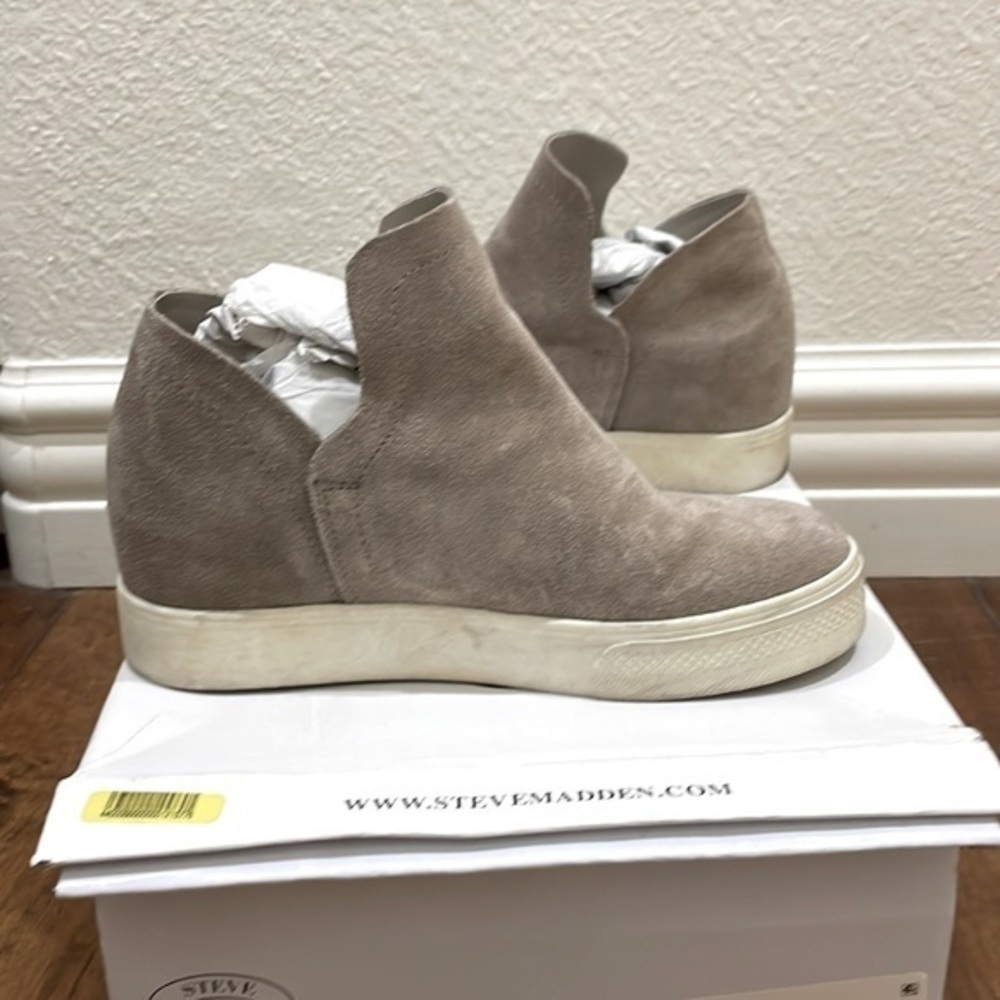 Steve Madden Taupe Suede Wrangle Booties - Picture 5 of 6